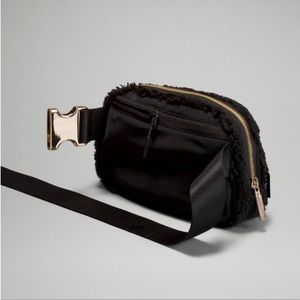 Lululemon everywhere belt bag 1L fleece black